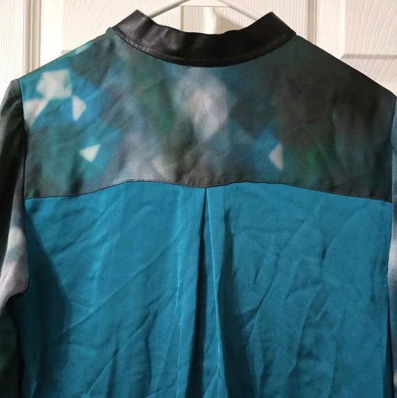 Elie Tahari 100% Silk Chelsea Blouse w/ Lamb Leather Trim, Button Front, EUC! - Picture 9 of 10